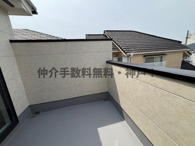 【バルコニー】 | 神戸市西区春日台2丁目　新築戸建　仲介手数料無料！ | お洗濯にも便利なバルコニー付き