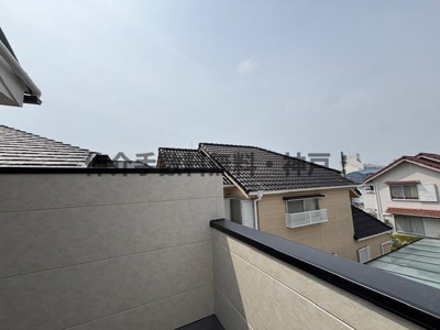 【バルコニー】 | 神戸市西区春日台2丁目　新築戸建　仲介手数料無料！ | お洗濯にも便利なバルコニー付き