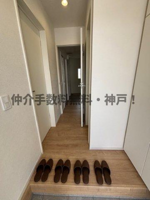 【玄関】 | 神戸市西区春日台2丁目　新築戸建　仲介手数料無料！ | きれいな玄関です