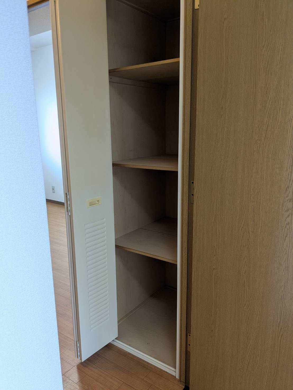 三鷹市野崎２丁目の賃貸マンションの収納