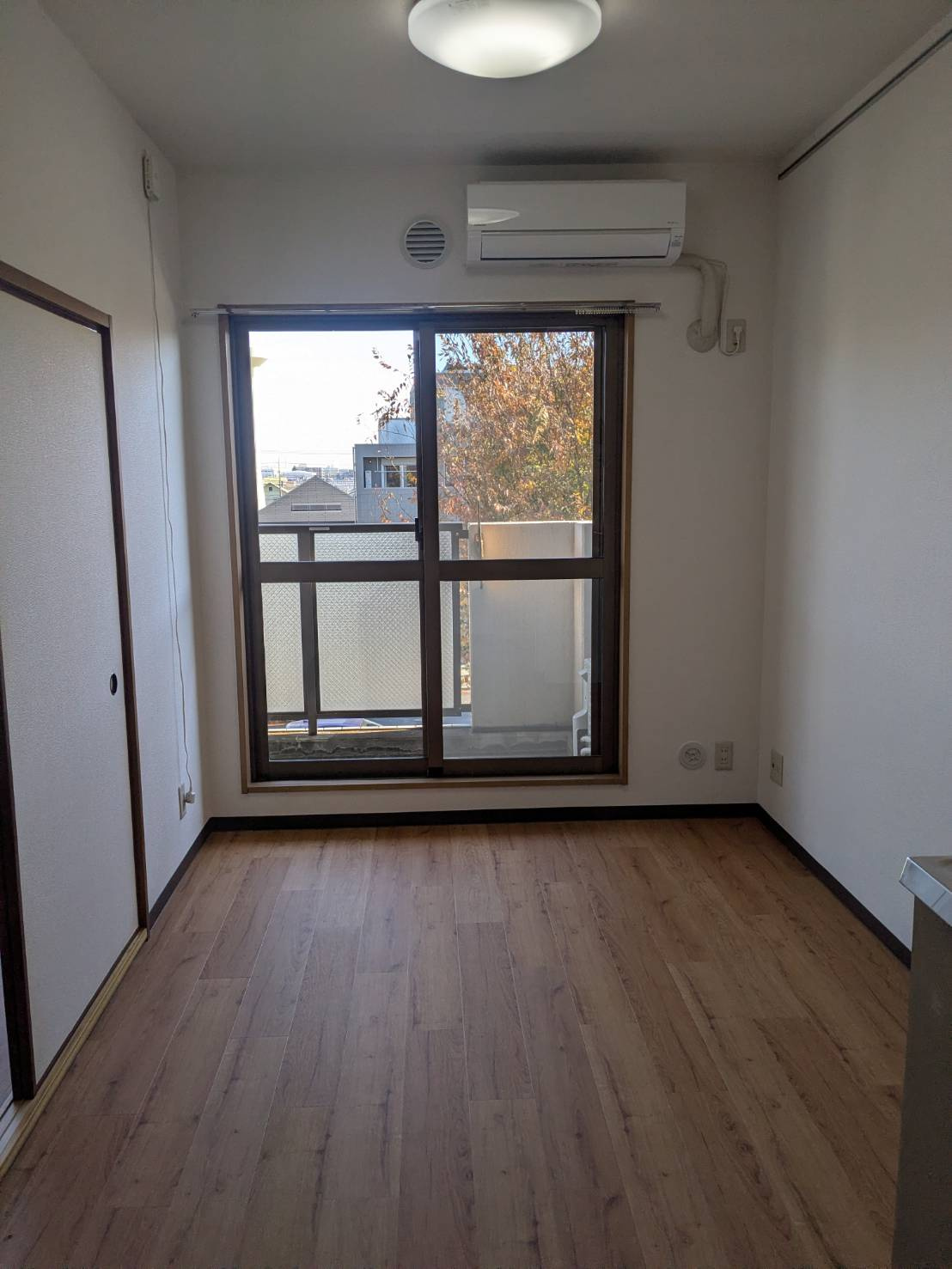 三鷹市野崎２丁目の賃貸マンションの居間・リビング