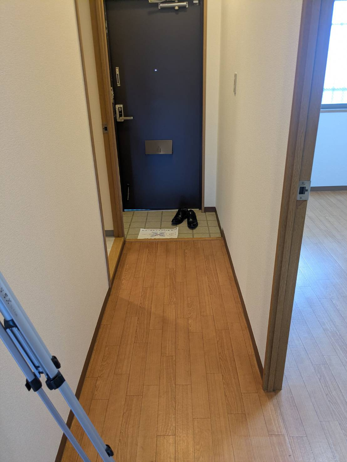 三鷹市野崎２丁目の賃貸マンションの玄関