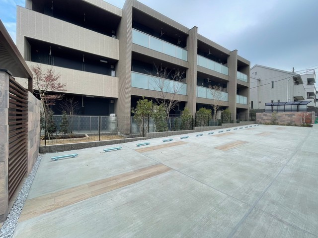 ＢＯＲＩＫＩ横浜かたくら　北棟の駐車場