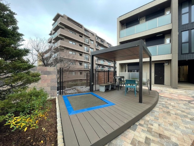 ＢＯＲＩＫＩ横浜かたくら　北棟のエントランス|2023年12月完成子育て共感型賃貸住宅BORIKI