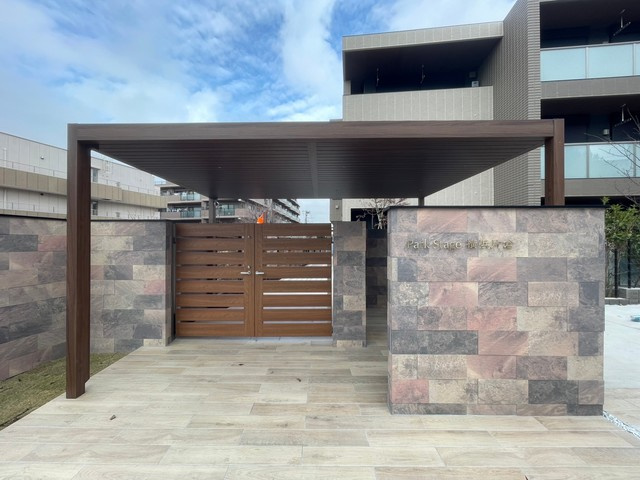 ＢＯＲＩＫＩ横浜かたくら　北棟のロビー