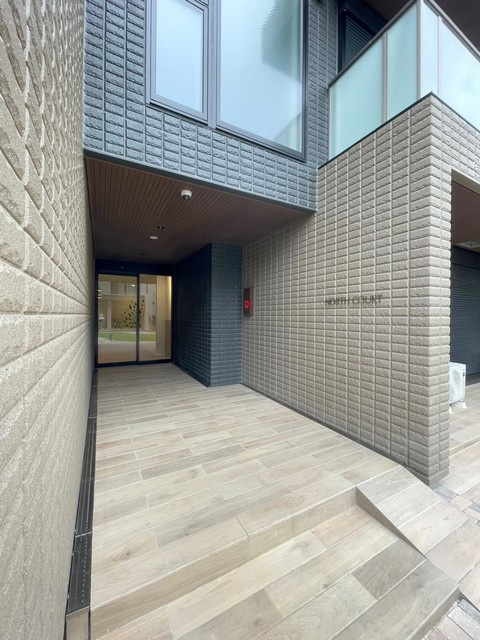 ＢＯＲＩＫＩ横浜かたくら　北棟のロビー