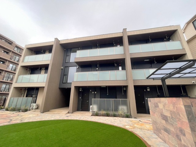 ＢＯＲＩＫＩ横浜かたくら　北棟の外観