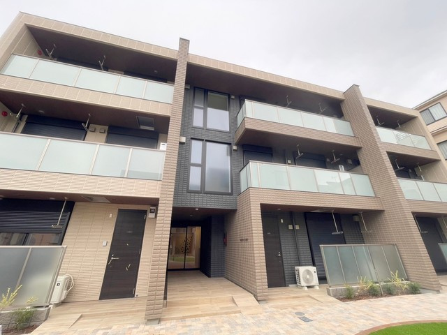 ＢＯＲＩＫＩ横浜かたくら　北棟のエントランス