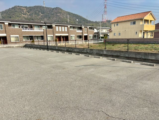 エスポワール北原の駐車場