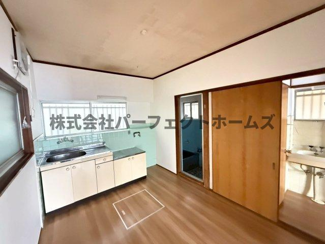 御幸東町戸建　賃貸の居間・リビング|こちらのリビングで趣味の時間をお楽しみください