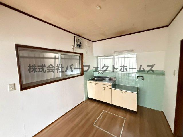 御幸東町戸建　賃貸の居間・リビング|こちらのリビングで趣味の時間をお楽しみください