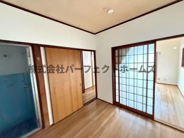 御幸東町戸建　賃貸の居間・リビング|おしゃれな居間です