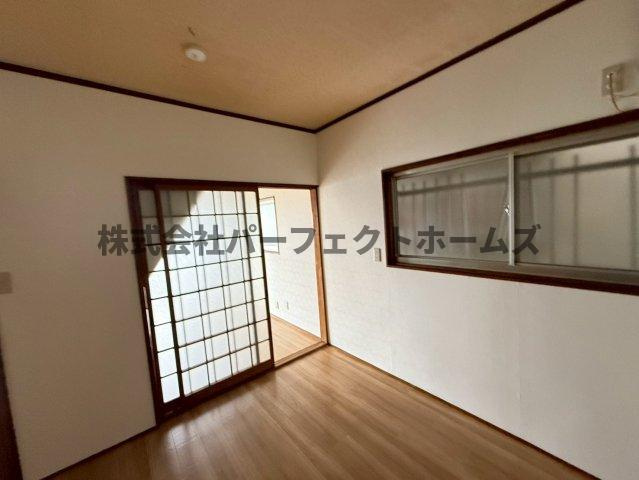 御幸東町戸建　賃貸の居間・リビング|おしゃれな居間です