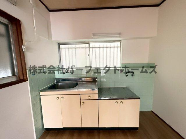 御幸東町戸建　賃貸のキッチン|コンパクトなキッチンで掃除もラクラク