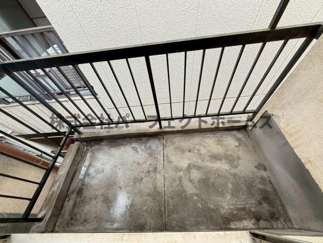 御幸東町戸建　賃貸のバルコニー|落ち着いた時間を過ごせるバルコニーです
