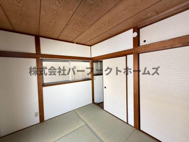 御幸東町戸建　賃貸の和室|柔らかい畳が心地よい和室