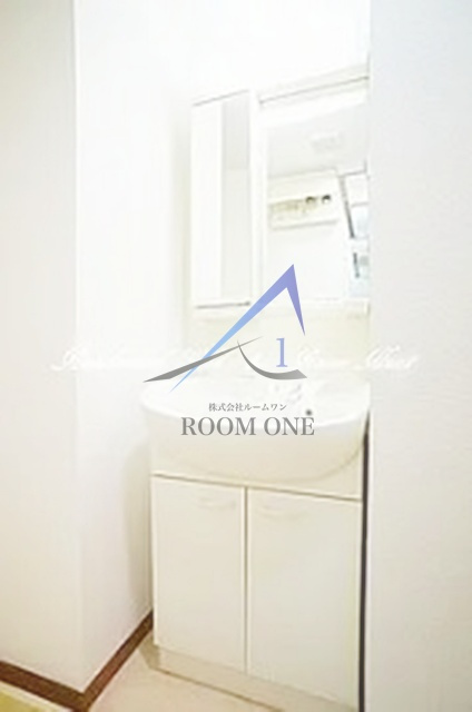 グリフィン新横浜・伍番館の洗面所|洗面台です。