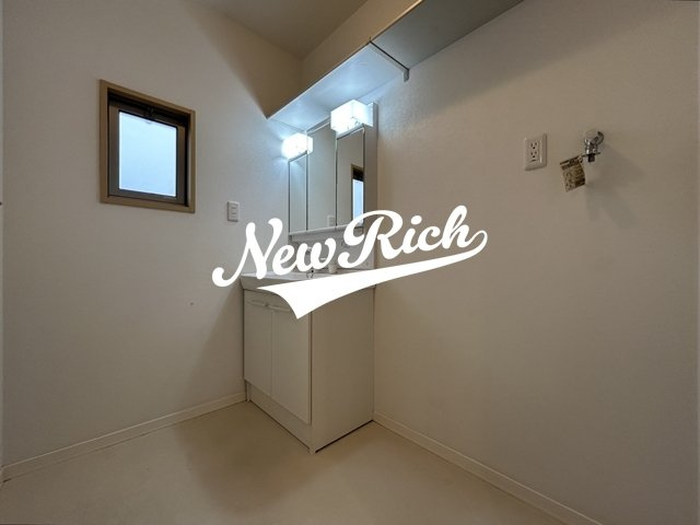 前橋市西片貝町３丁目のアパートの独立洗面台