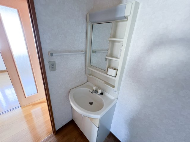 SUN HEIGHTS 南久万の独立洗面台