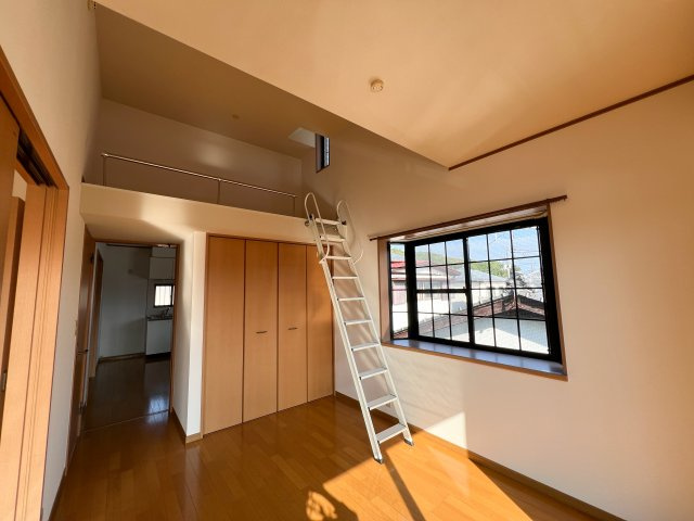 SUN HEIGHTS 南久万の洋室