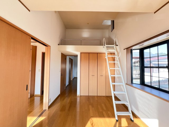 SUN HEIGHTS 南久万の洋室