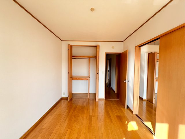 SUN HEIGHTS 南久万の洋室