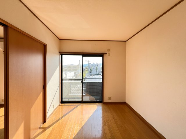 SUN HEIGHTS 南久万の洋室