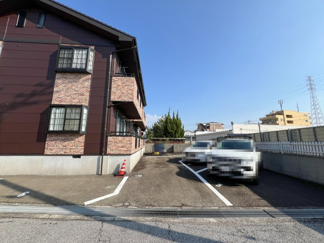 SUN HEIGHTS 南久万の駐車場