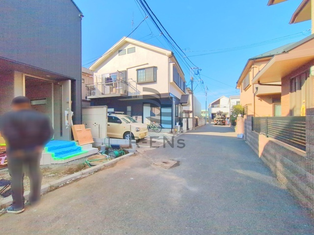 【前面道路含む現地写真】 | 西東京市東町２丁目　新築戸建て　１号棟 | 落ち着いた低層住宅街の一角、静かな暮らしを送れます
