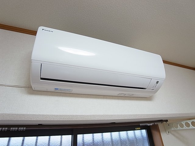 東尻池７丁目住宅の設備|綺麗なエアコンが付いてます