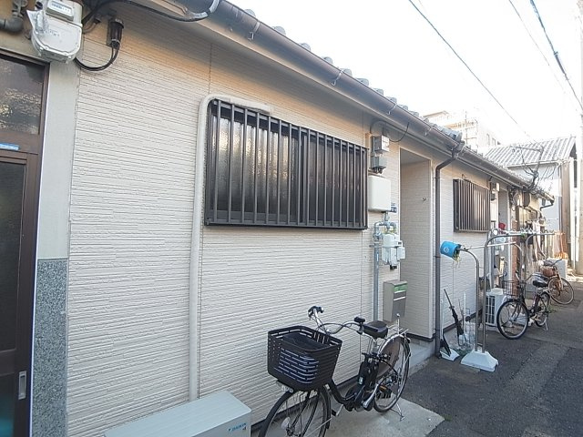 東尻池７丁目住宅の外観|とても奇麗な外観、物干し金具も有ります