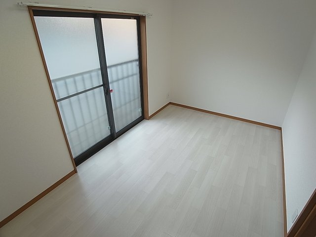 東尻池７丁目住宅の居間・リビング|室内綺麗にリノベーション済です