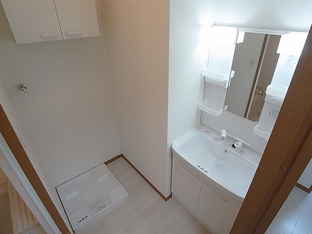 東尻池７丁目住宅の洗面所|シャワー付きの独立洗面台