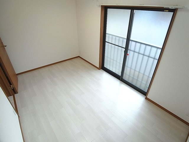 東尻池７丁目住宅の内装|風通しも良好のお部屋です