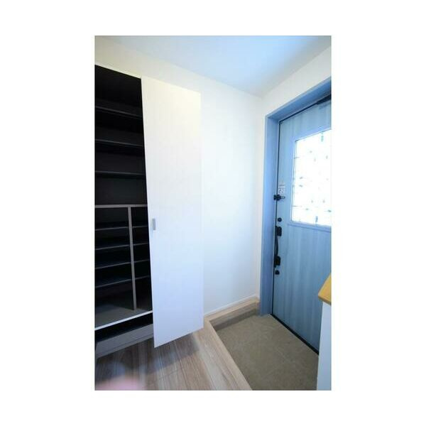 西東京市泉町４丁目貸家の玄関