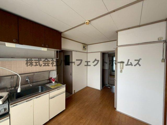 御殿山コーポB棟の居間・リビング|ゆったり過ごせる居間です