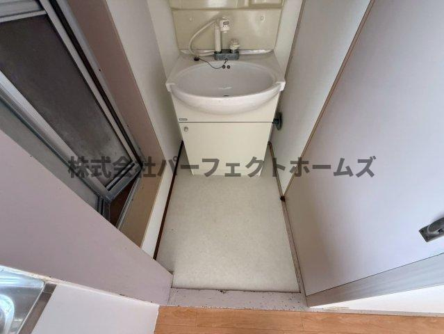 御殿山コーポB棟の洗面所|コンパクトで使いやすい洗面所