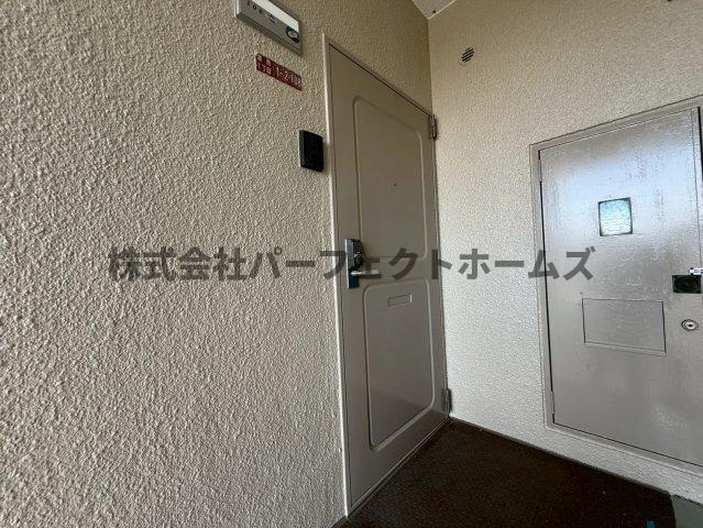 御殿山コーポB棟の玄関|きれいな玄関です