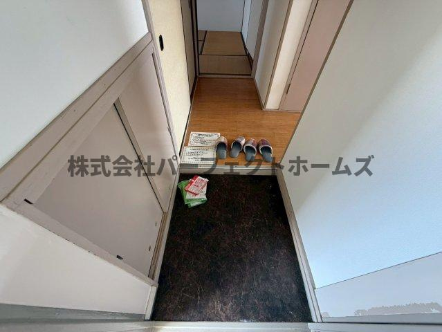 御殿山コーポB棟の玄関|シンプルで使いやすい玄関です
