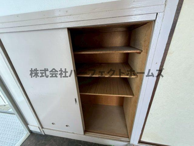 御殿山コーポB棟の収納|大きなスペースがあり、収納には困りません