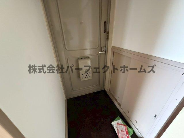 御殿山コーポB棟の玄関|シンプルで使いやすい玄関です