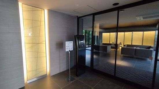 熊本市中央区西阿弥陀寺町の賃貸マンションのエントランス