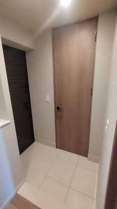 熊本市中央区西阿弥陀寺町の賃貸マンションの玄関