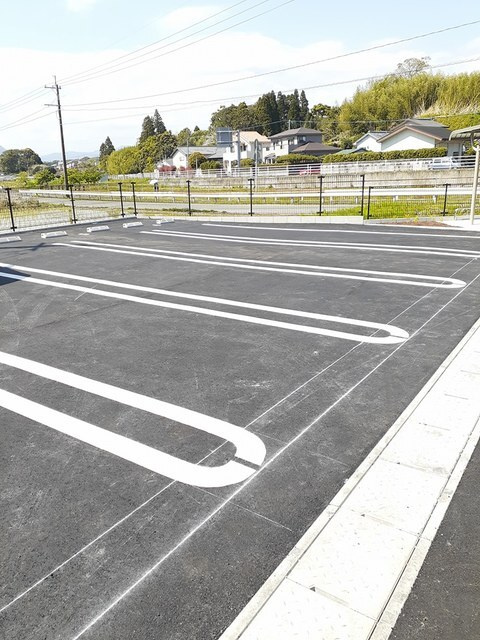 スイート　スプリング　Ⅲ　Ａの駐車場|駐車場