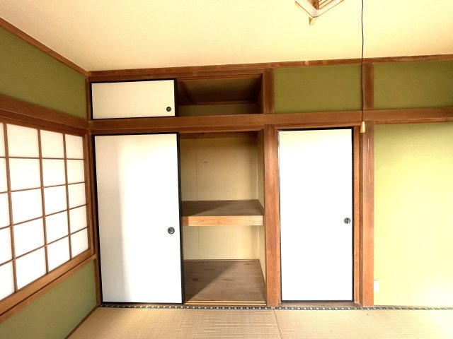 長生村小泉1556-13中古戸建の収納
