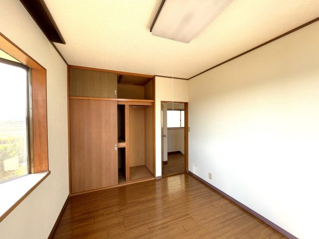 長生村小泉1556-13中古戸建の洋室