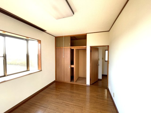 長生村小泉1556-13中古戸建の洋室