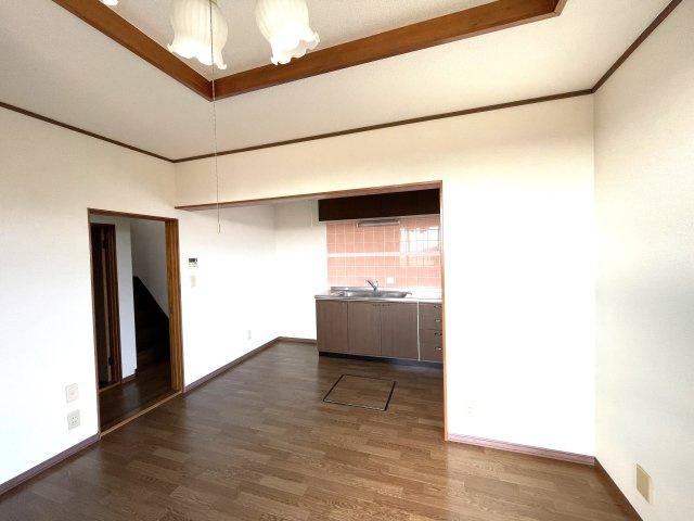 長生村小泉1556-13中古戸建の居間・リビング