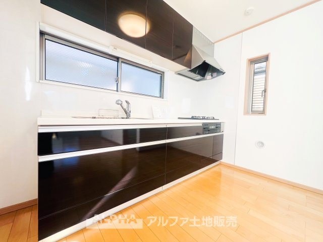 ~東大和南街~Remodeled Homeのキッチン|【Happy circle Kitchen】
◆団欒キッチン◆キッチンからは家族の団欒が飛び交い明るい陽射しを浴びながらの朝食は楽しく素敵な時を奏でる空間。