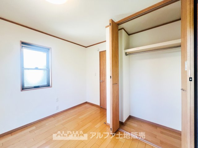 ~東大和南街~Remodeled Homeの収納|【closet】
◆クロゼット◆各居室のクロゼットは大好きな服、大事なバッグやアクセサリー、そして大切な思い出の品々。そんなものを傍らにそっと置いておきたい場所です。